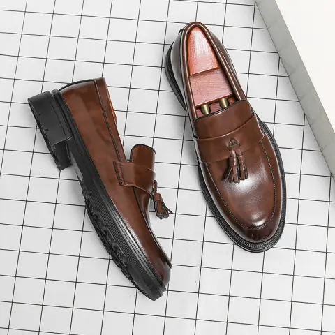 Brogue Business Casual Leather Shoes Men's Comfortable Breathable Tassel