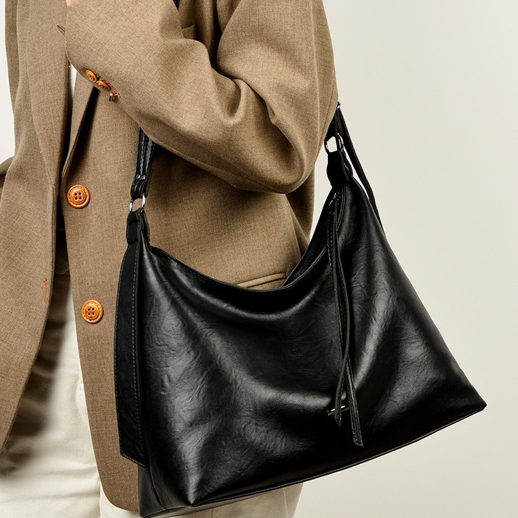 Womens Stylish Minimalist Large-capacity Underarm Shoulder Bag