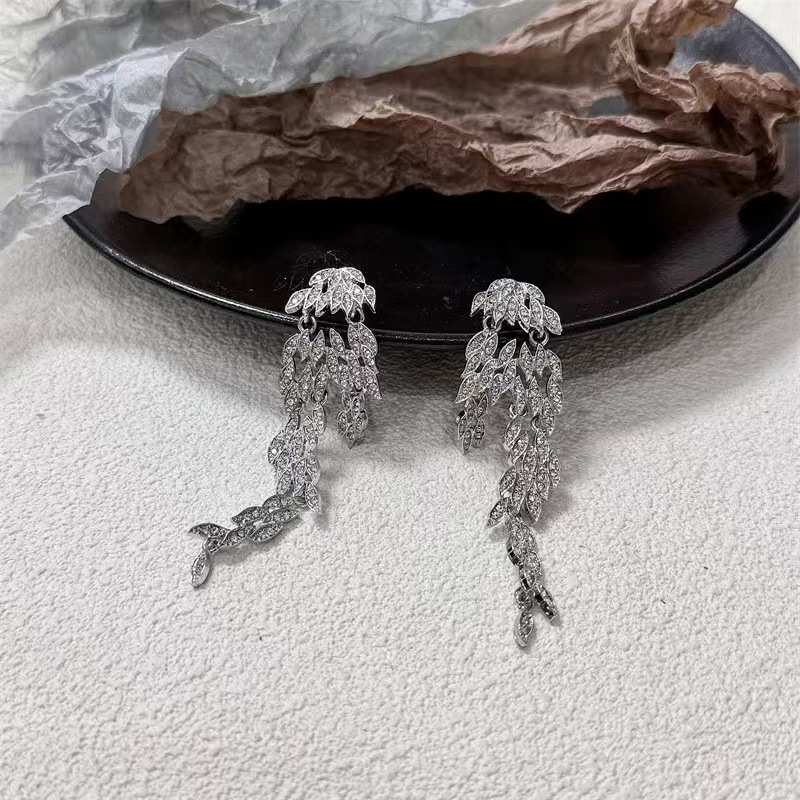 Autumn And Winter Light Luxury Leaves Tassel Long Earrings