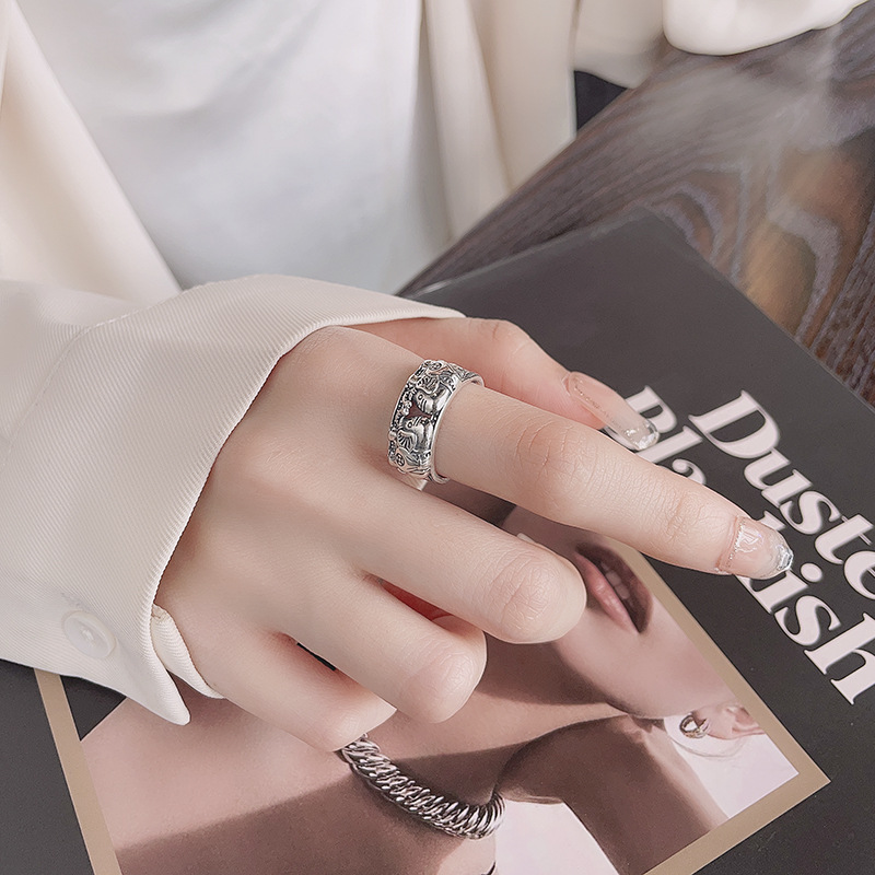 Retro Distressed Design Open Ring