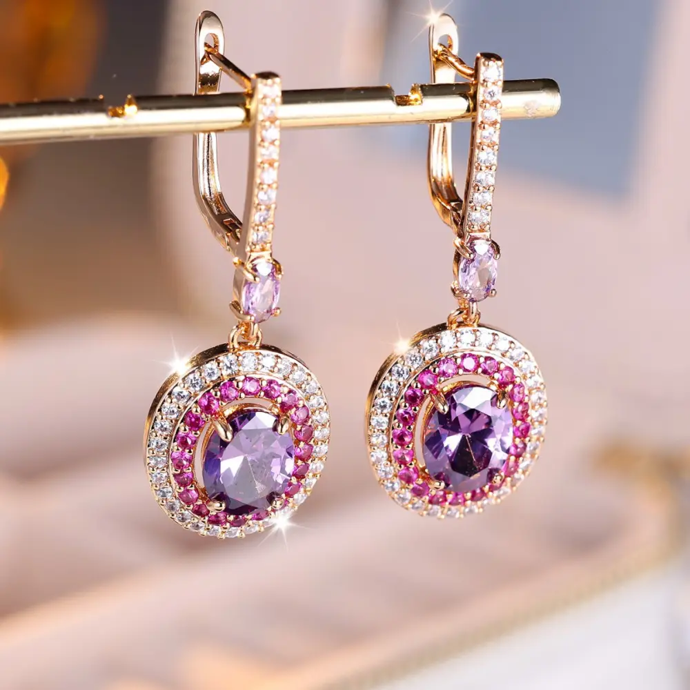 Entry Lux Colored Gems Egg-shaped Main Stone Edge White