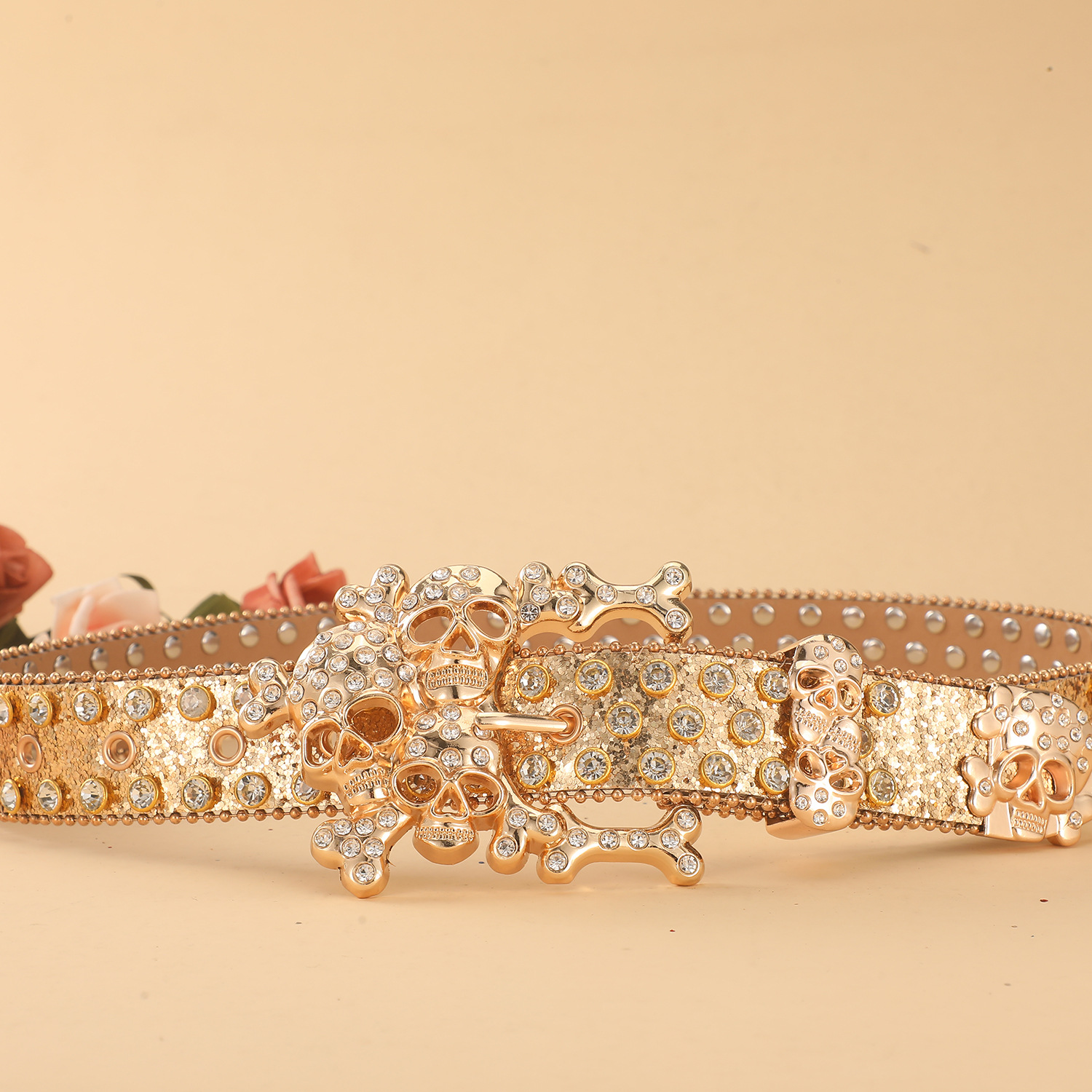 Title 3, Ceinture tête de mort avec strass et diamants i...