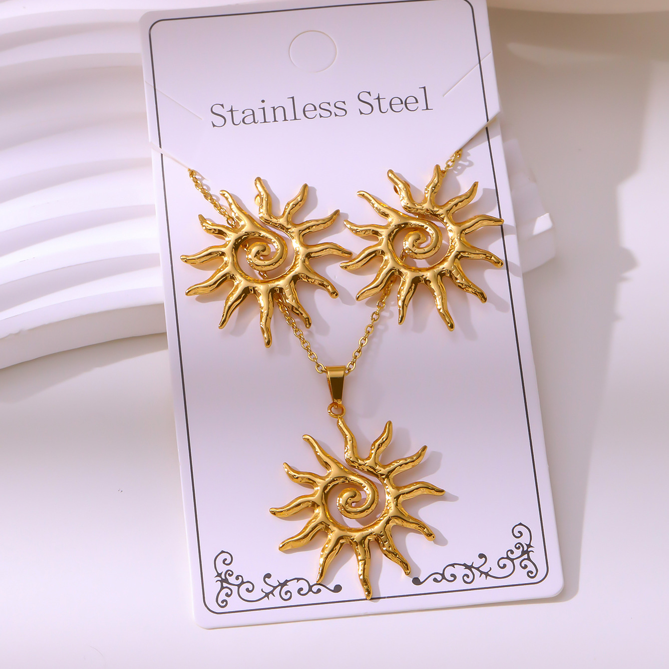 Oil-pressure Set Vintage Palace-style Stud Earrings And Necklace Non-fading Stainless Steel Gold-plated Jewelry