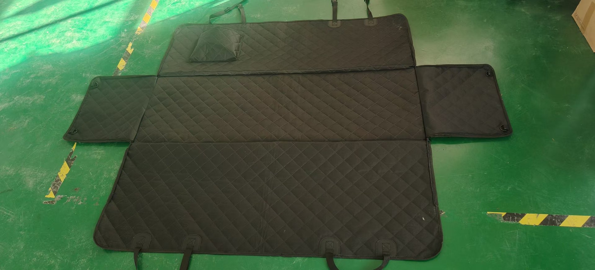 Waterproof And Stain-Resistant Car Pet Mat detail photo 5