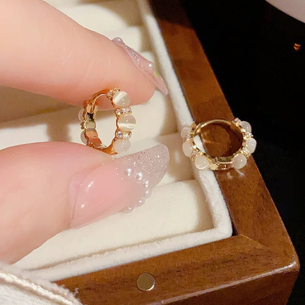 High Sense Delicate Small Opal Ear Clip Female