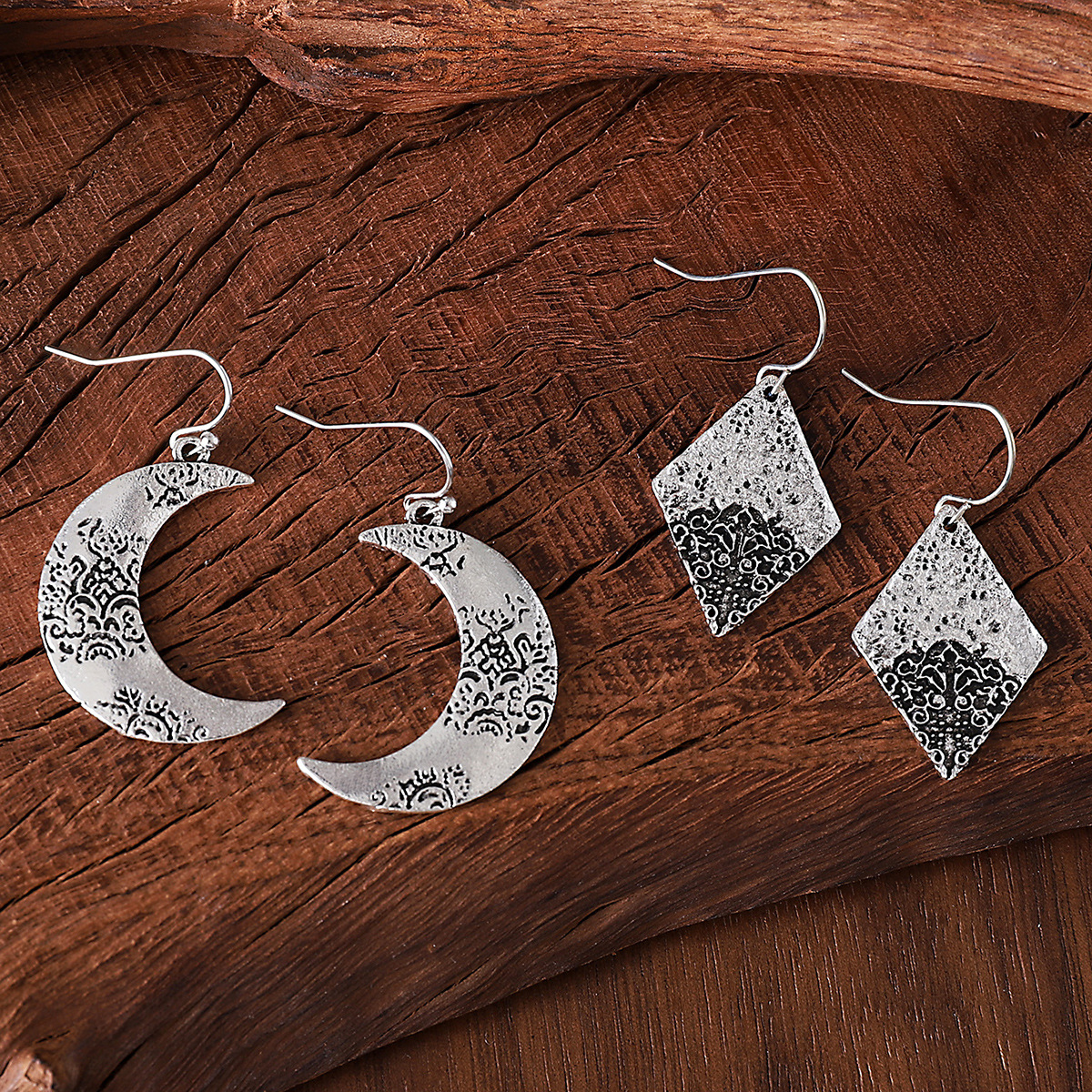Vintage Distressed Rhombus Prints Pendant Earrings