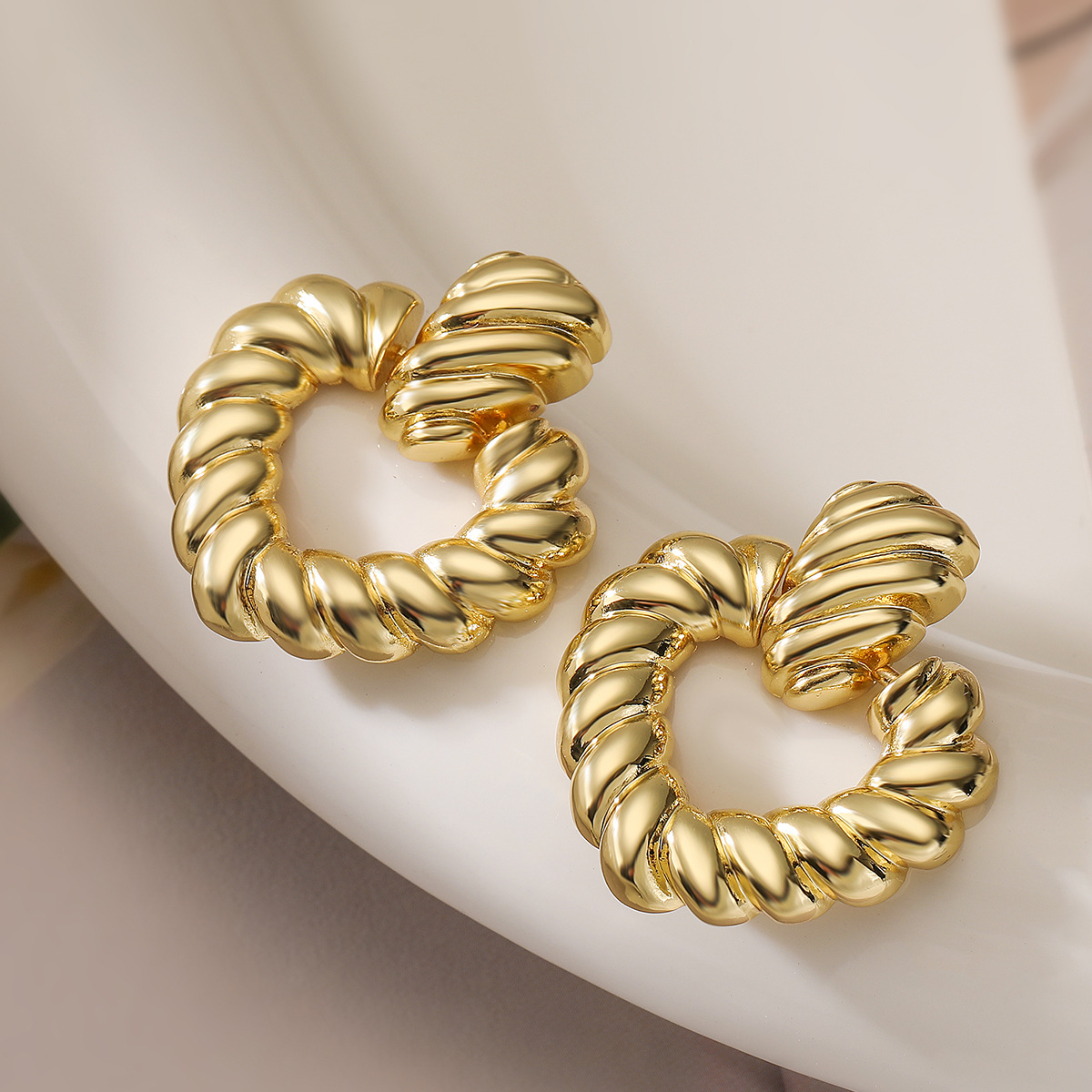 European And American Fashion Minimalist Copper Plated Gold Spiral Heart-shaped Eardrops