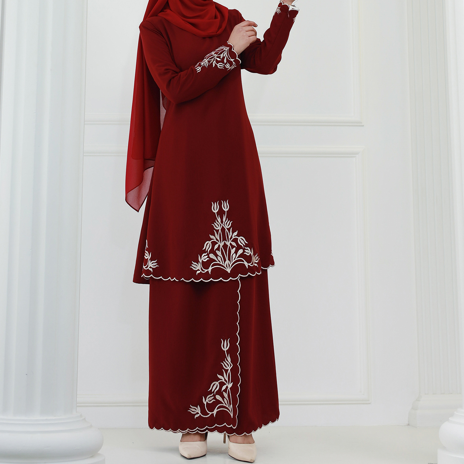 Malay Middle East Exquisite Embroidery Suit Women