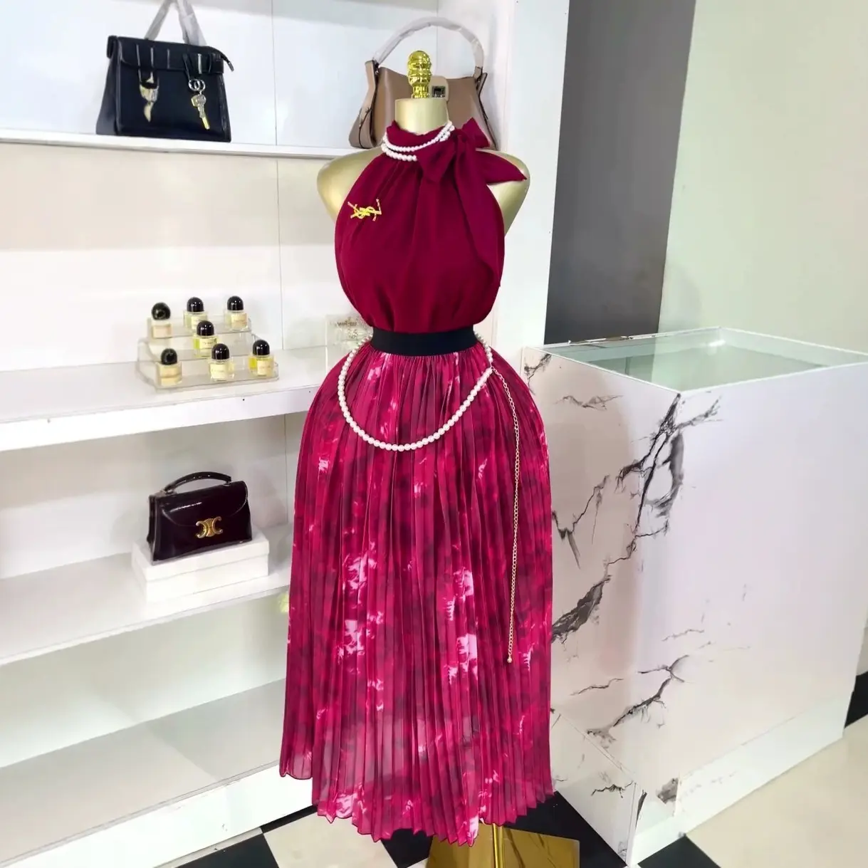 Fashionable Lace-up Halterneck Sleeveless Top And Pleated