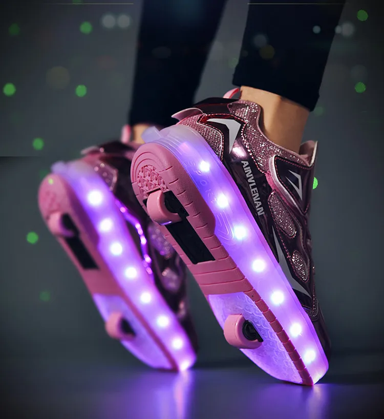 Title 17, Heelys esportivos ultraleves com LED e carregam...