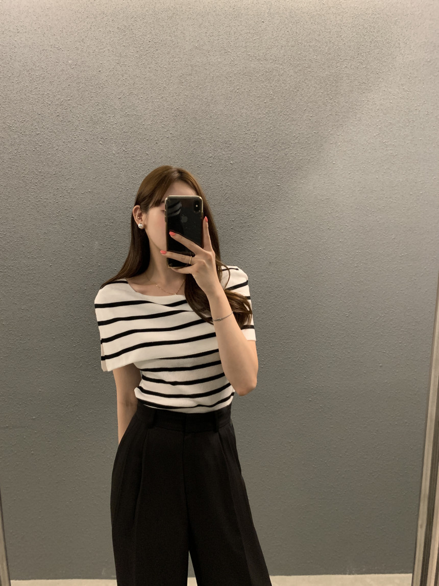 Striped Designer-Style Knitted Top With Side Slit Sleeveless 39 87b18386 bab6 4437 a7a5 1890ff9e7c75