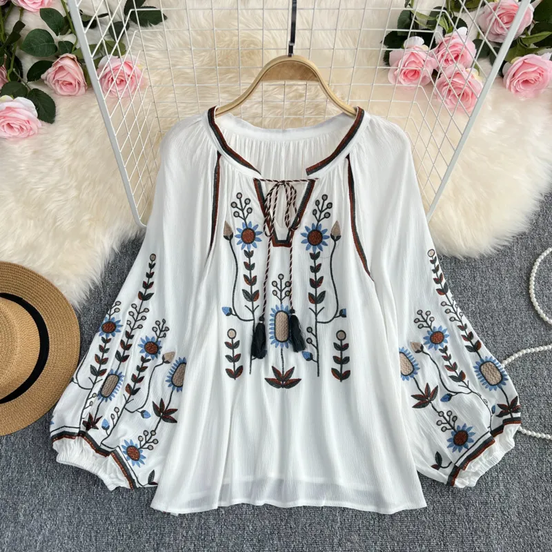 Embroidery Slimming Doll Top Female Round Neck Pullover Shirt - White