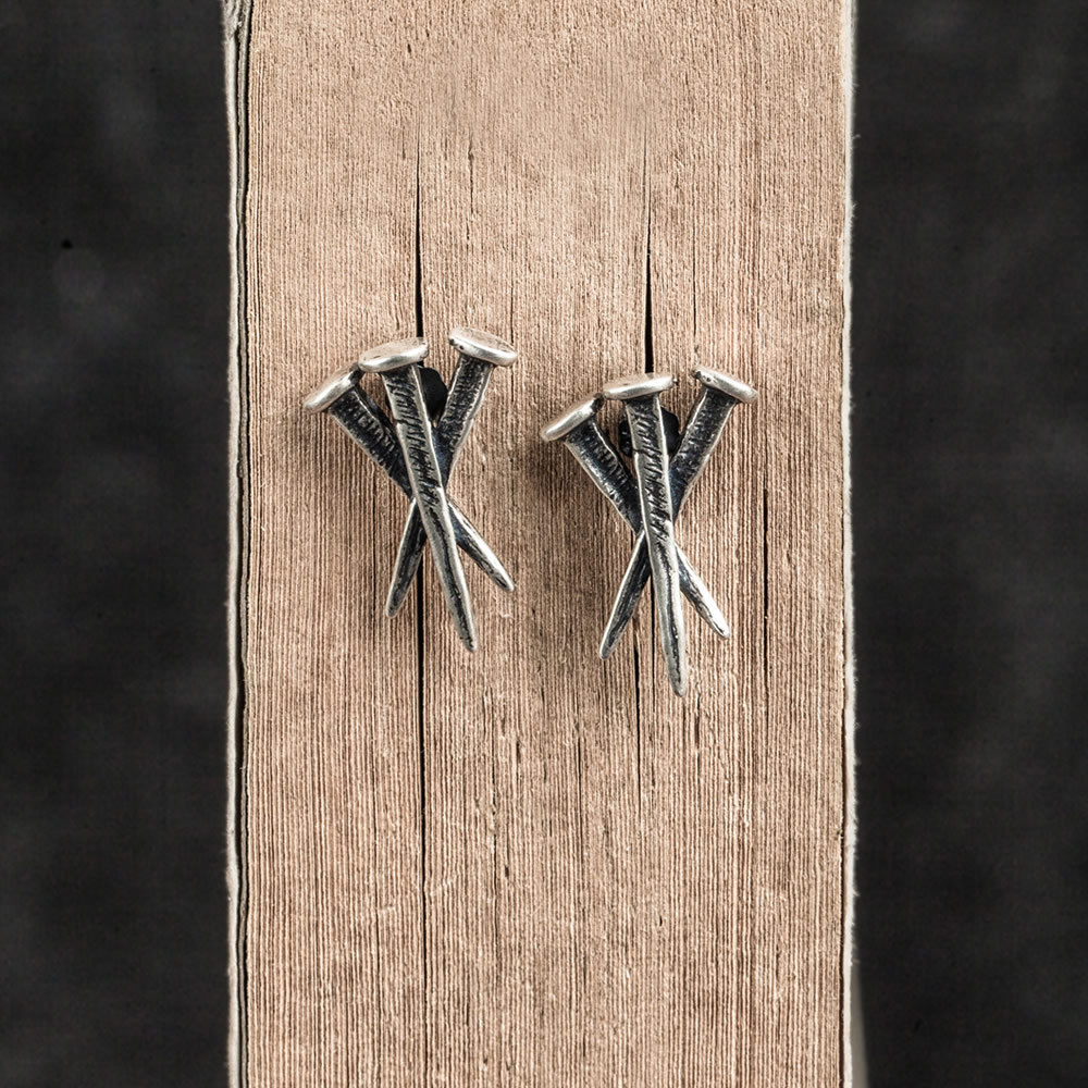 Title 4, S925 Sterling Silver Nail Stud Minđuše Ornament