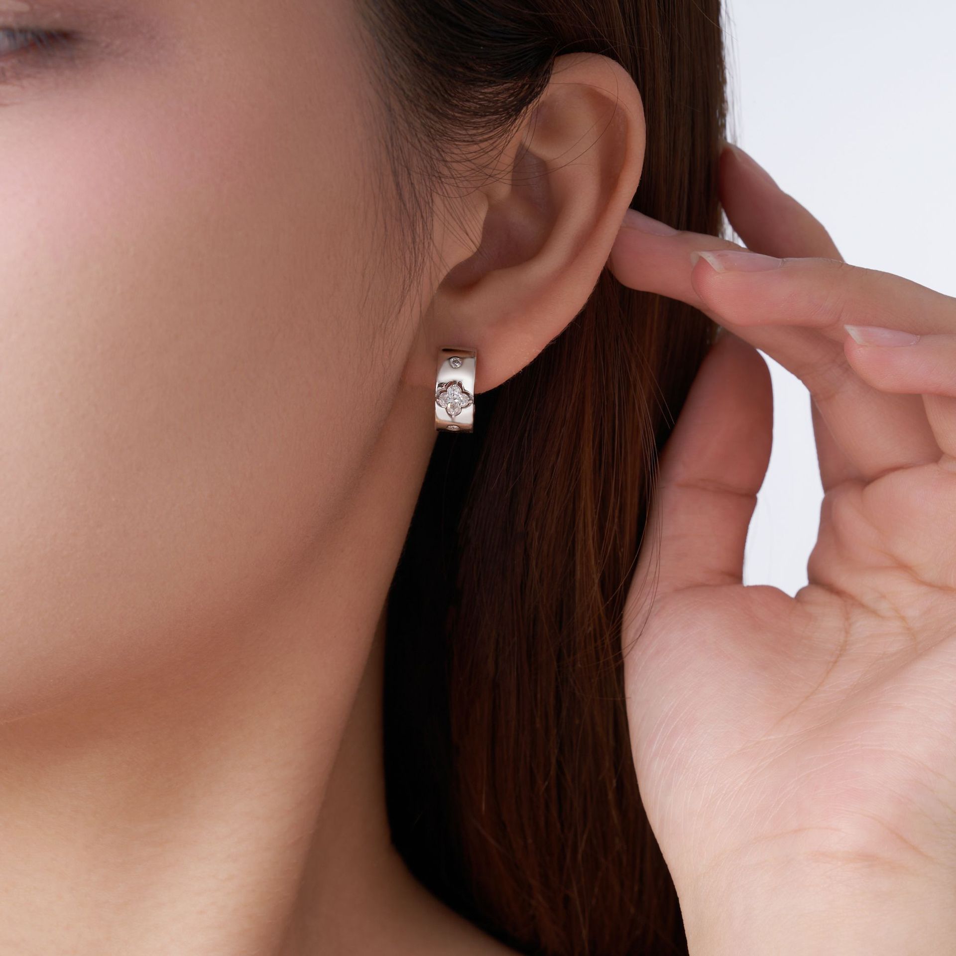 S925 Silver Moissanite Cross-Border Sterling Silver Flower Earrings With A Light Luxury