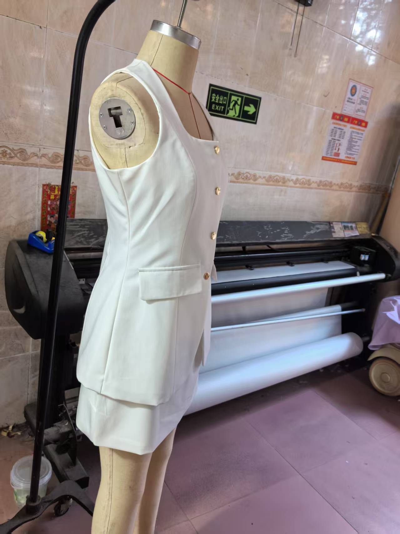 Buy Women's Clothing Online | Buy Trending Dresses for Women