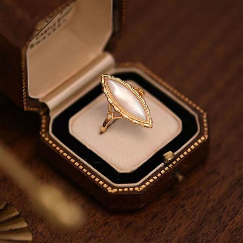 French Niche Vintage Elaborate White Mother-of-pearl Ring