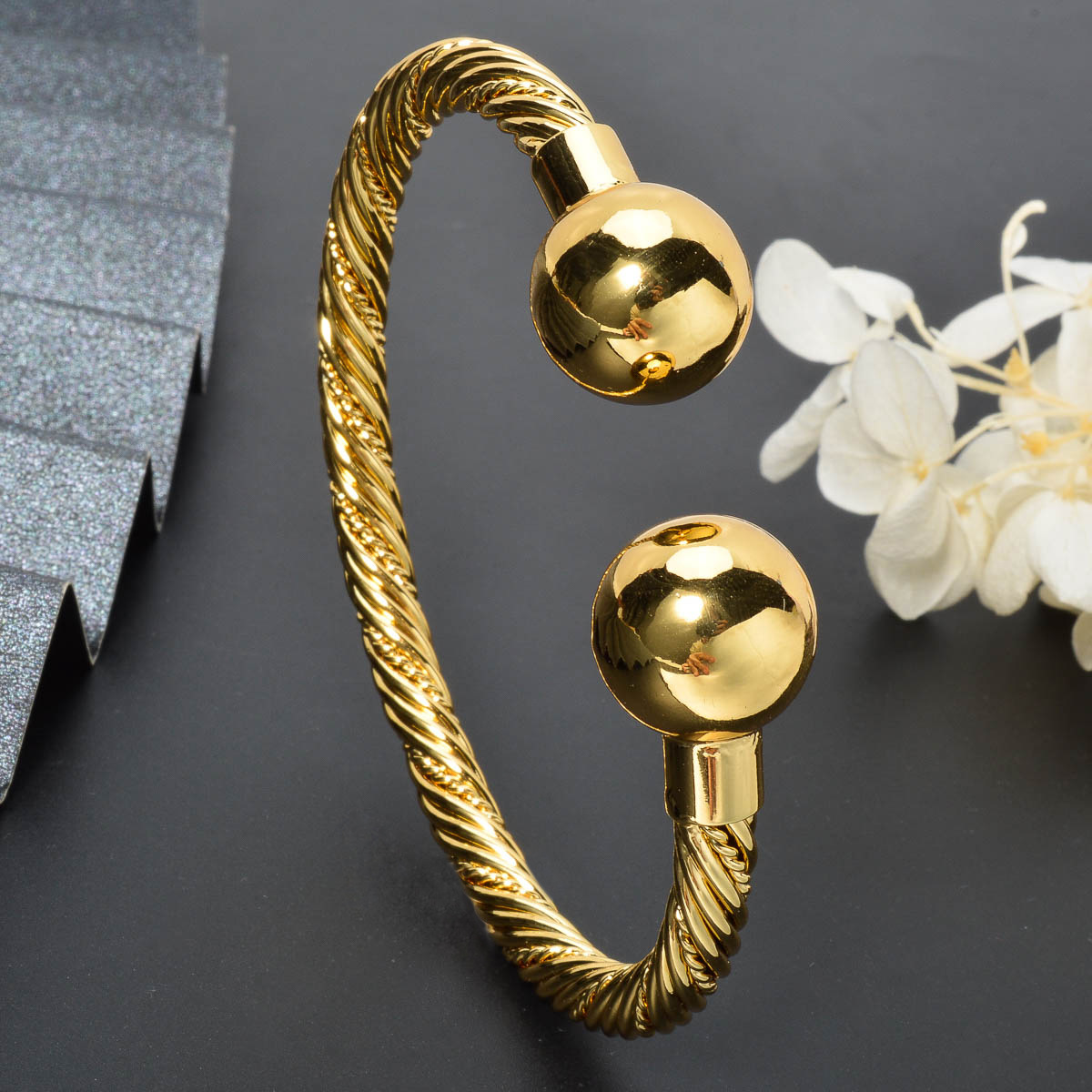 Ball-point Open Twist Bracelet