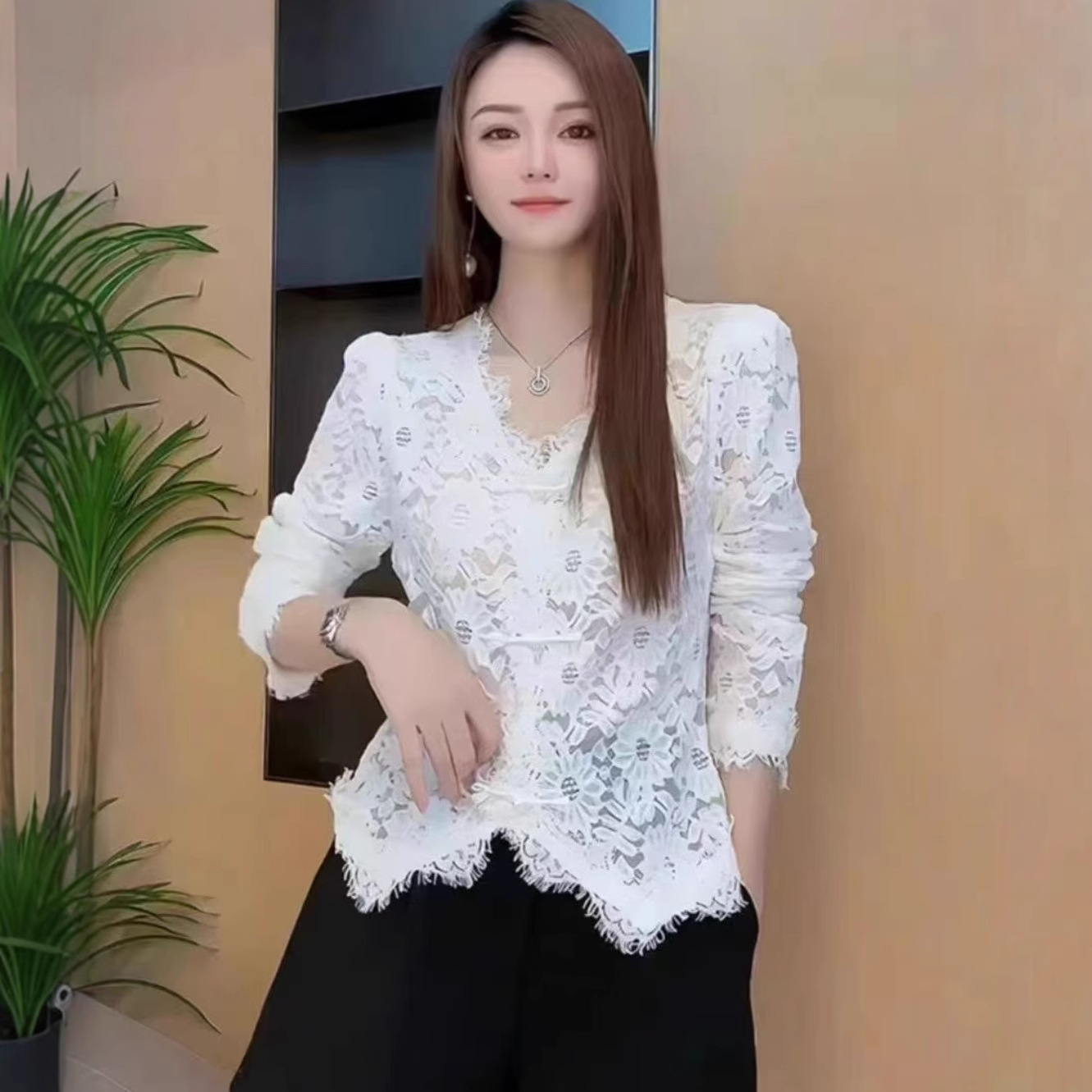 Womens Autumn Winter Velvet-Lined Versatile Lace Top
