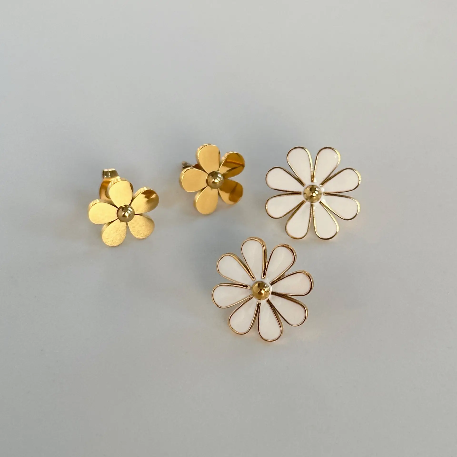 Women's Fashion White Flower Earrings