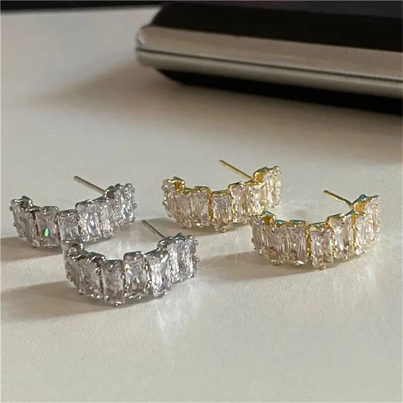 Retro Exquisite Zircon Stud Earrings For Women