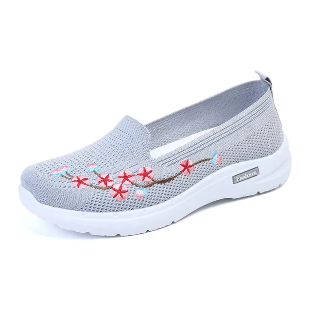 Fashionable And Comfortable Breathable Embroidered Women's Flying Woven Sports Anti slip Pumps Red - Shop at LoveMi