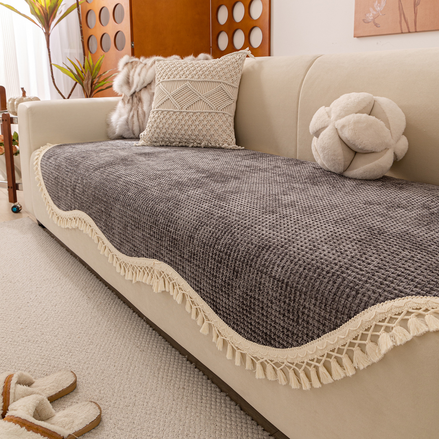 Special-shaped Tassle Fashion Short Plush Non-slip Sofa Cover