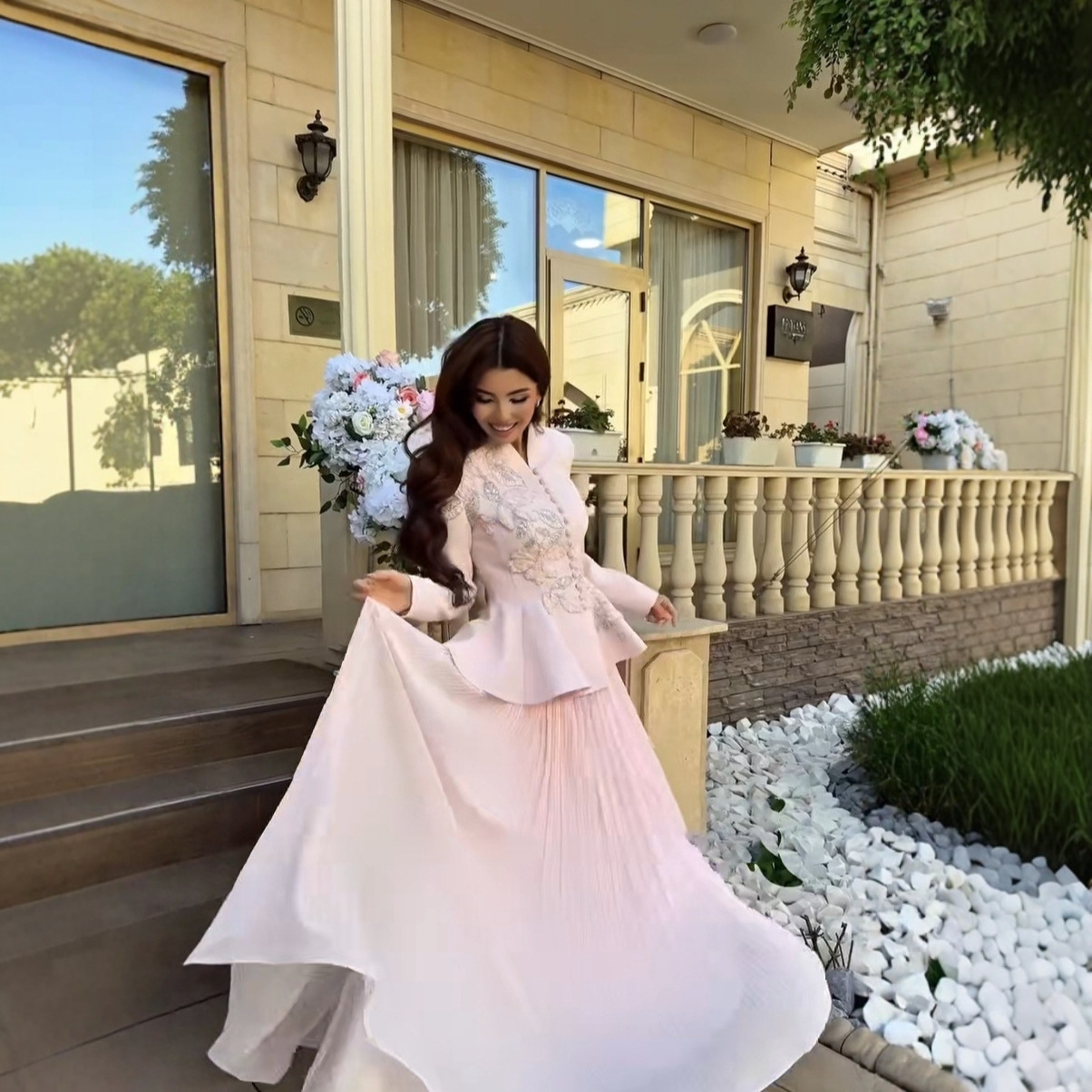 Design A Retro Embroidered Suit And Pleated Skirt Set For International Trade