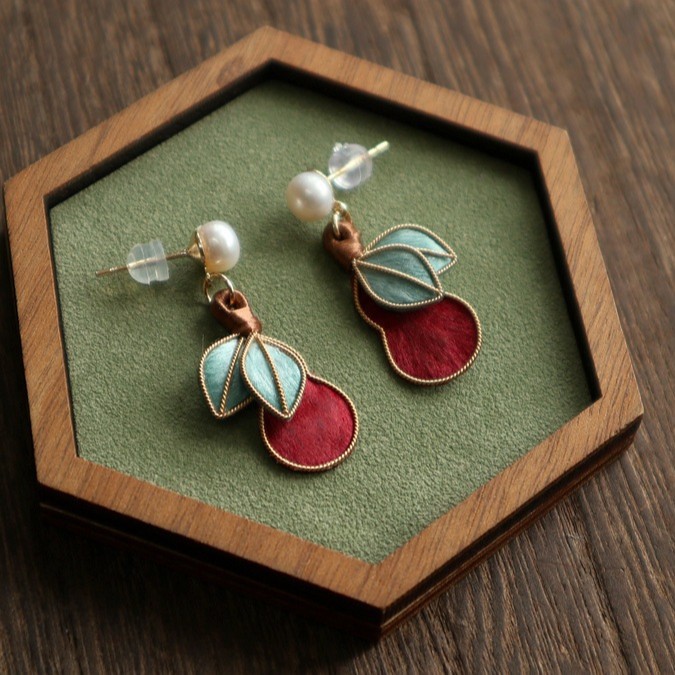 Intangible Cultural Heritage Handmade Velvet Flower Pearl Earrings In The Shape Of A Small Gourd