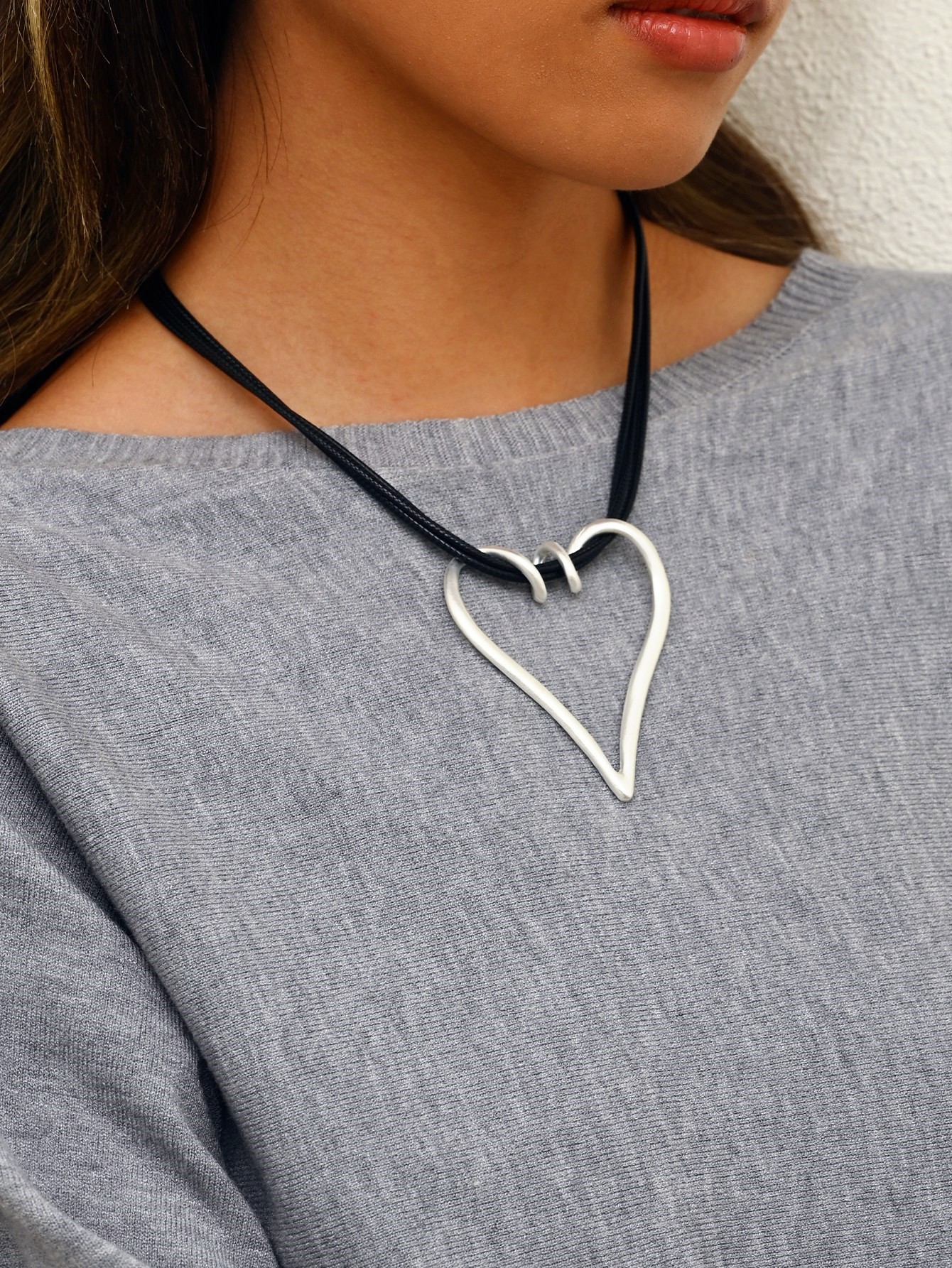 Womens Minimalist Trendy Geometric Hollow-out Heart Clavicle Necklace