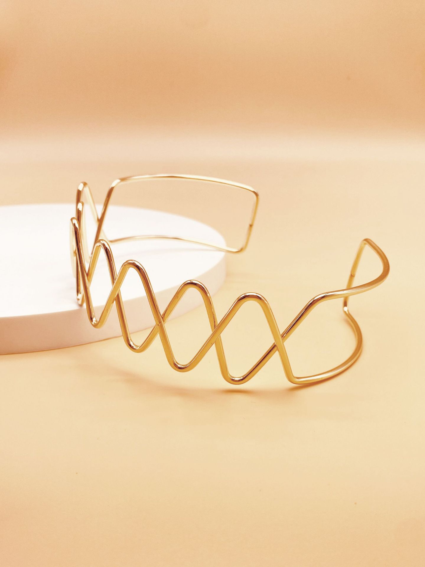 Simple Neck Ornament Hollow Line Cross Collar