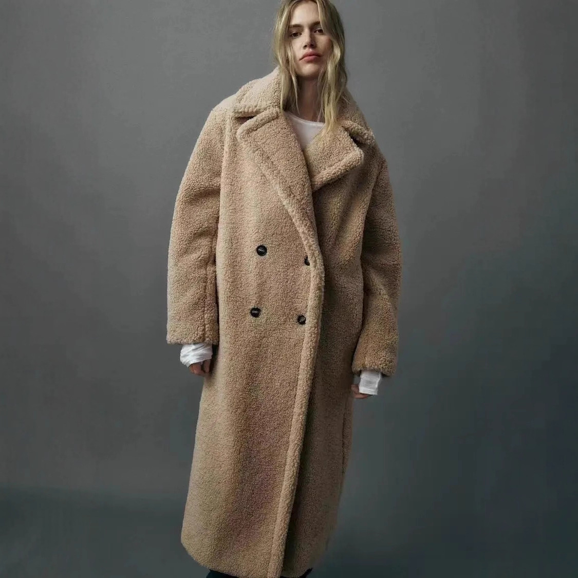 Oversized Coat With A Large Lapel Made Of Thick Lambswool Fleece
