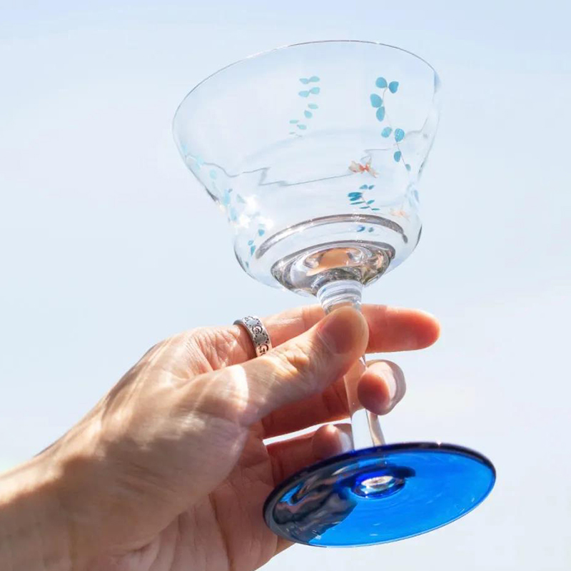 كوب زهور زرقاء يدوي الصنع لربيع