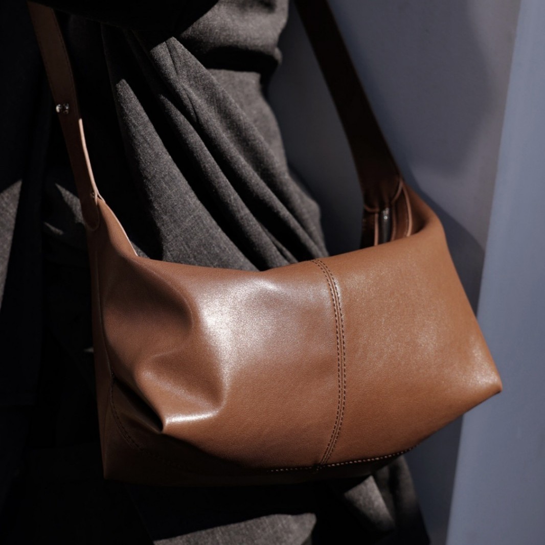 Womens Summer Commuter Genuine Leather Handbag