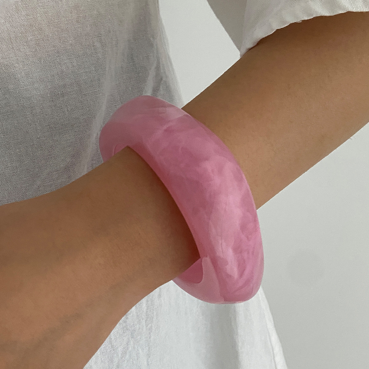 Ombre-textured Acrylic Wide Bracelet For Women