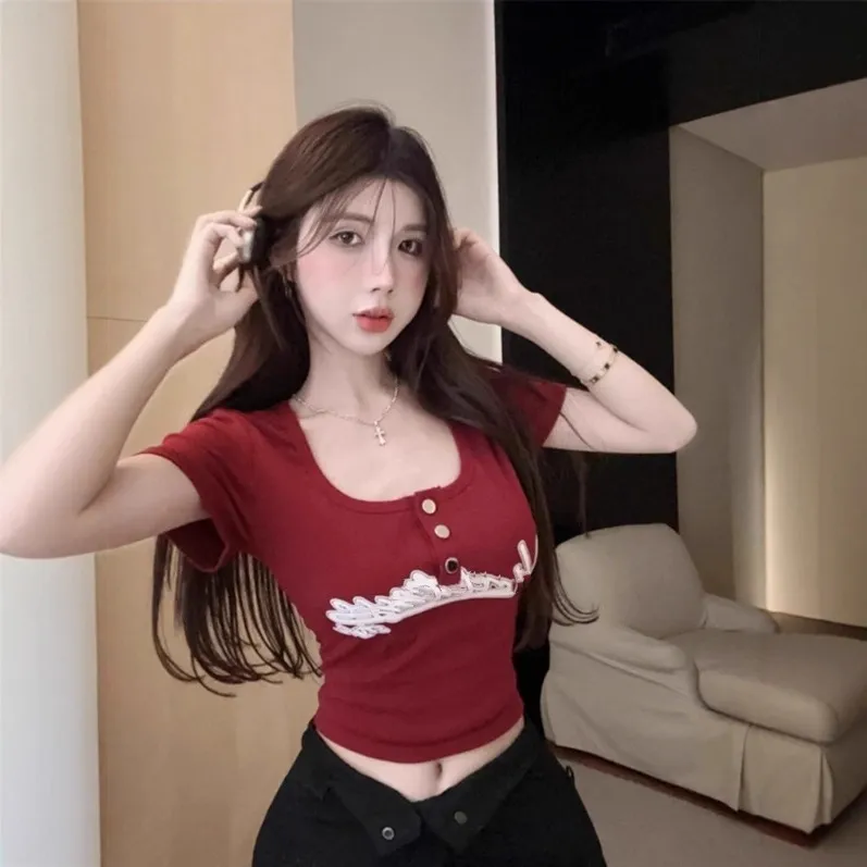 Figure-flattering Slimming Sweet-and-spicy Cropped Top With A Defined Waist - Red