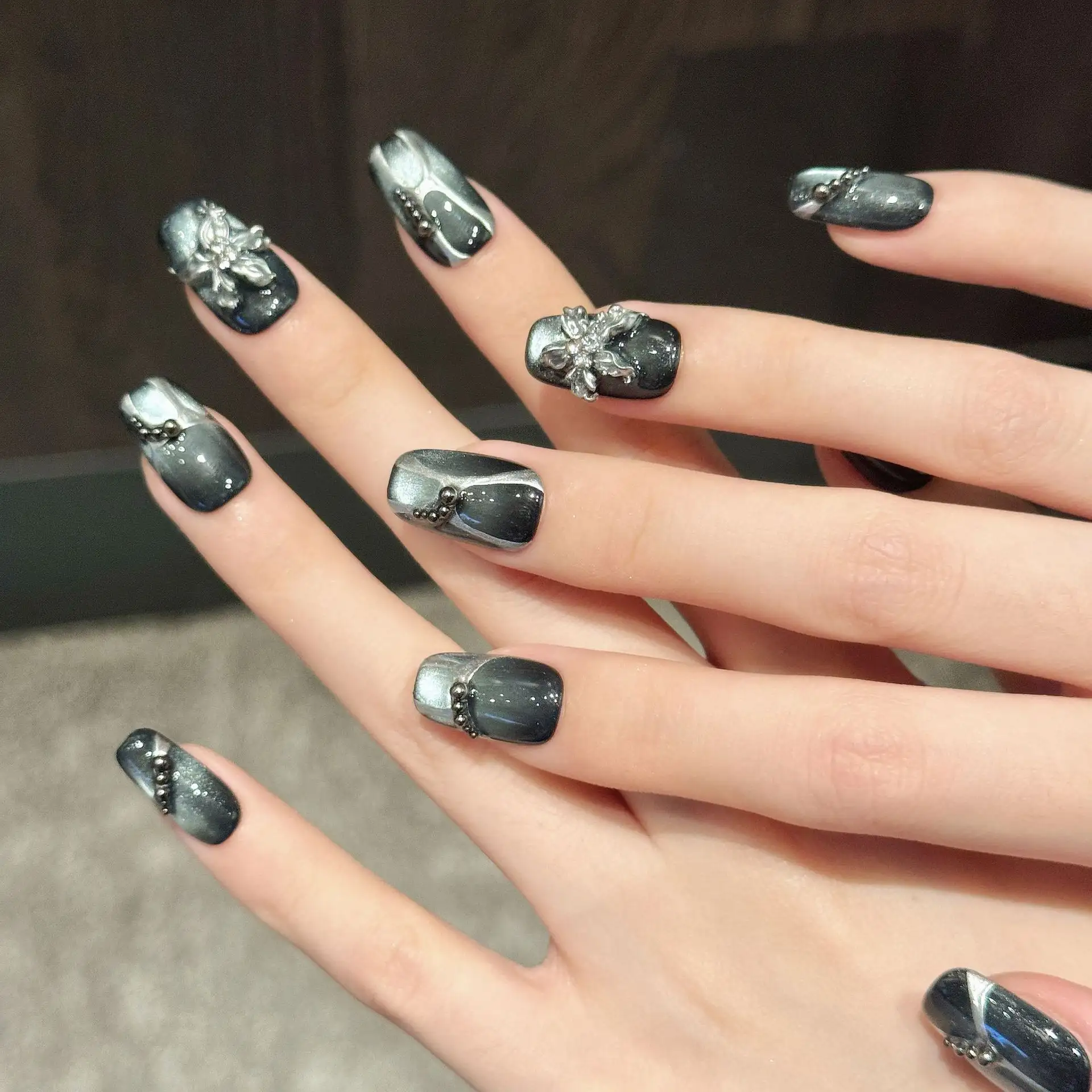 Creative Handcrafted Carved-Design Cat-Eye Short Nails