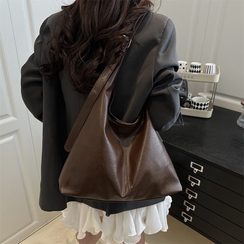 Stylish Large-Capacity Winter Personalized Shoulder Bag