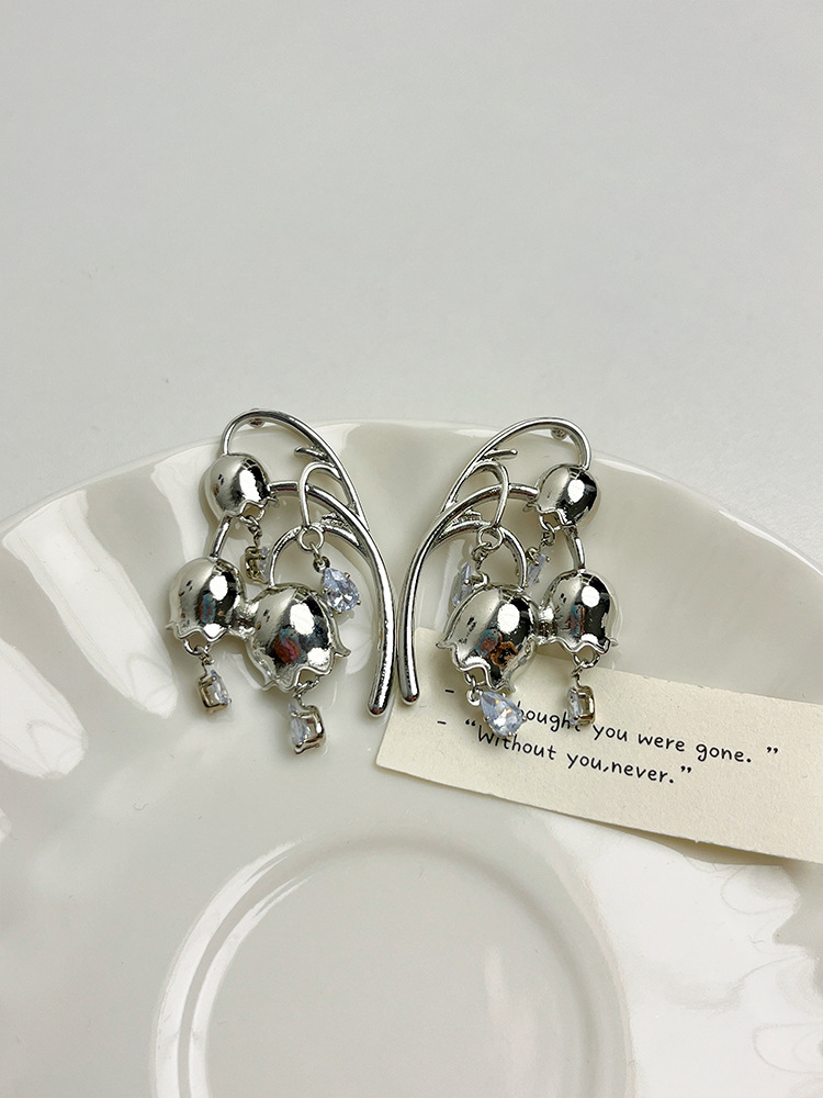 Brushed Lily Zircon Silver Stud Earrings