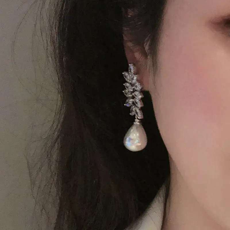 Horse Eye Leaf Earrings Female Drop-shaped
