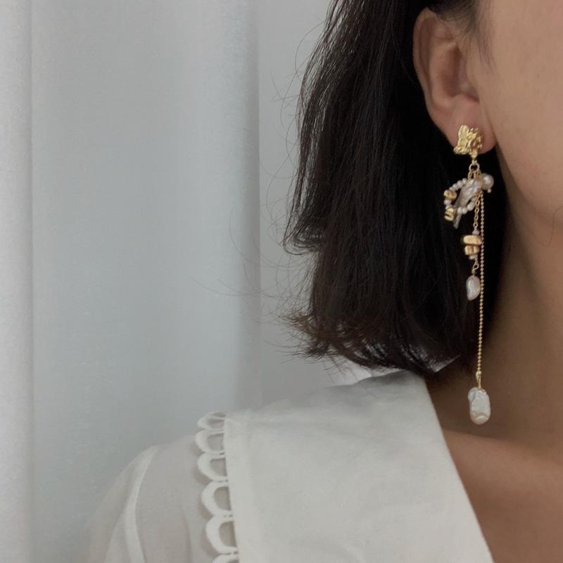 Baroque Pearl Cold Style Niche Design Asymmetric Texture Light Luxury Earrings