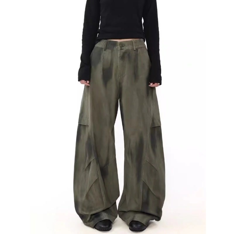 Design-forward Loose-fit Distressed Denim Jeans With Pleated Patchwork