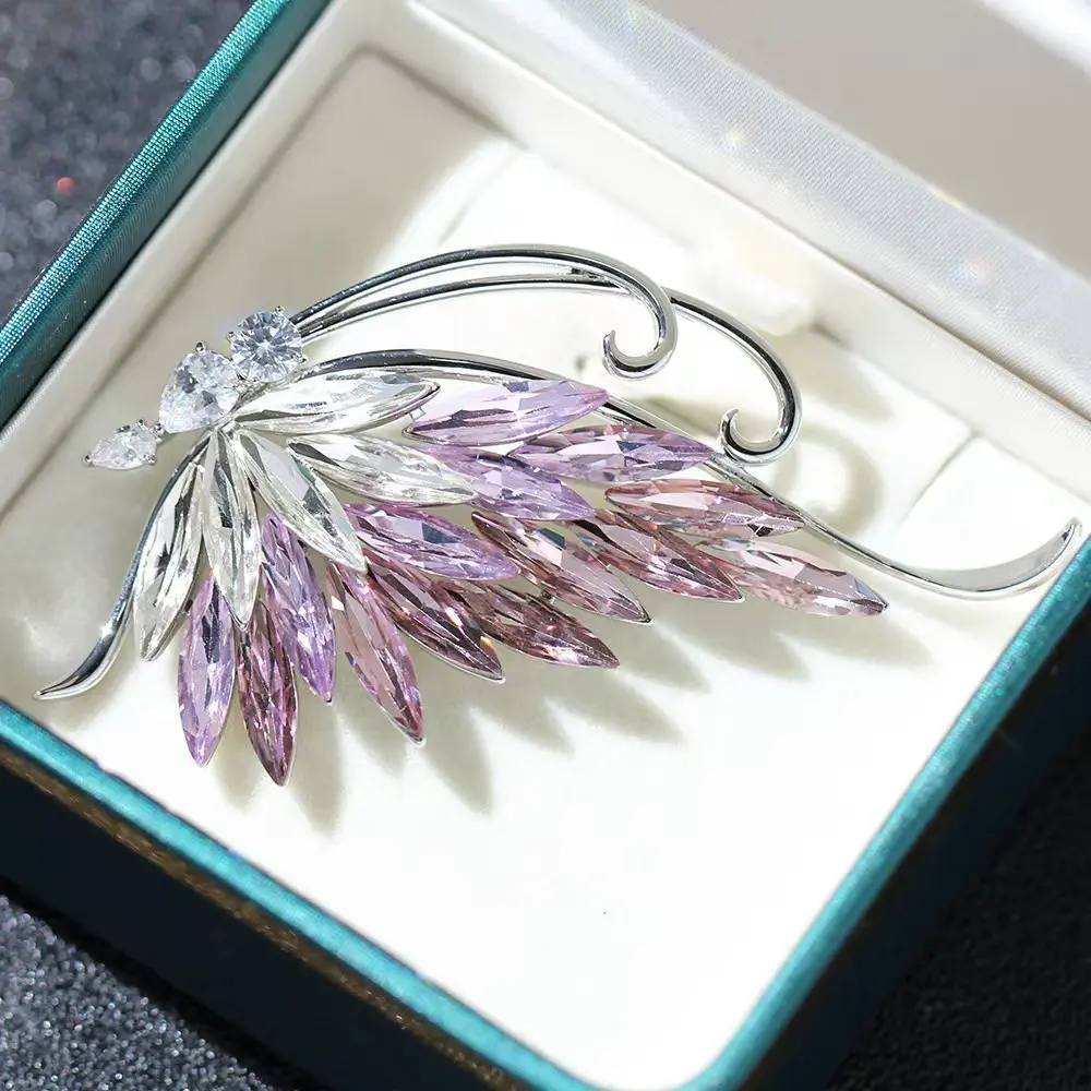 Elegant Butterfly Brooch Three-Dimensional Diamond-Inlaid Gradient