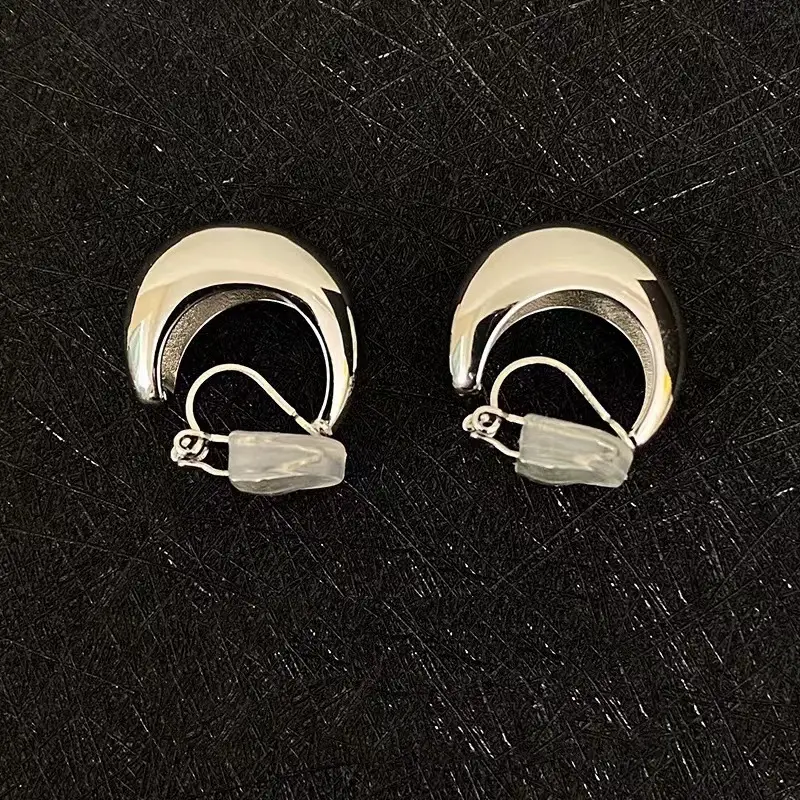 Retro Non-pierced Glossy Triangle Clip Earrings
