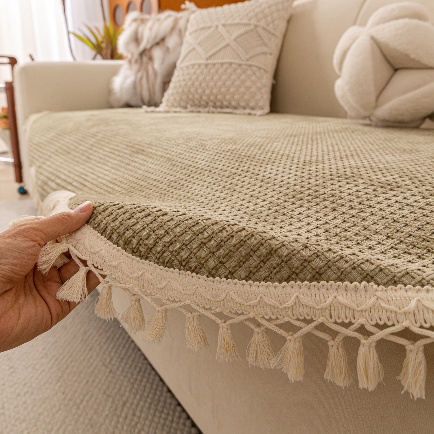 Special-shaped Tassle Fashion Short Plush Non-slip Sofa Cover