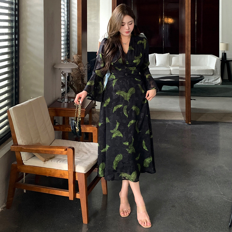 Light Mature Embroidery V-Neck Waist Flare Sleeve Long Skirt — image 1