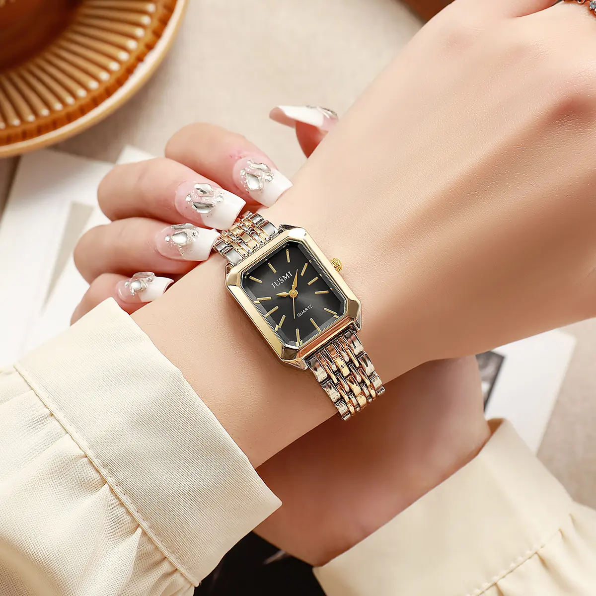 Square Meridian-Style Dial Fashionable Personalized Quartz Watch