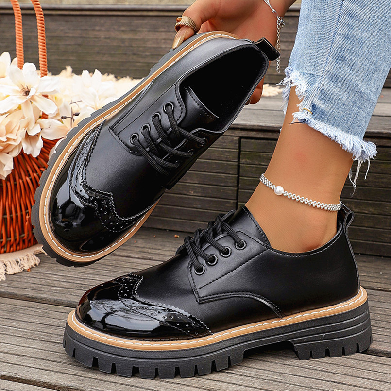 Round Toe Lace-Up Pumps – sole detail