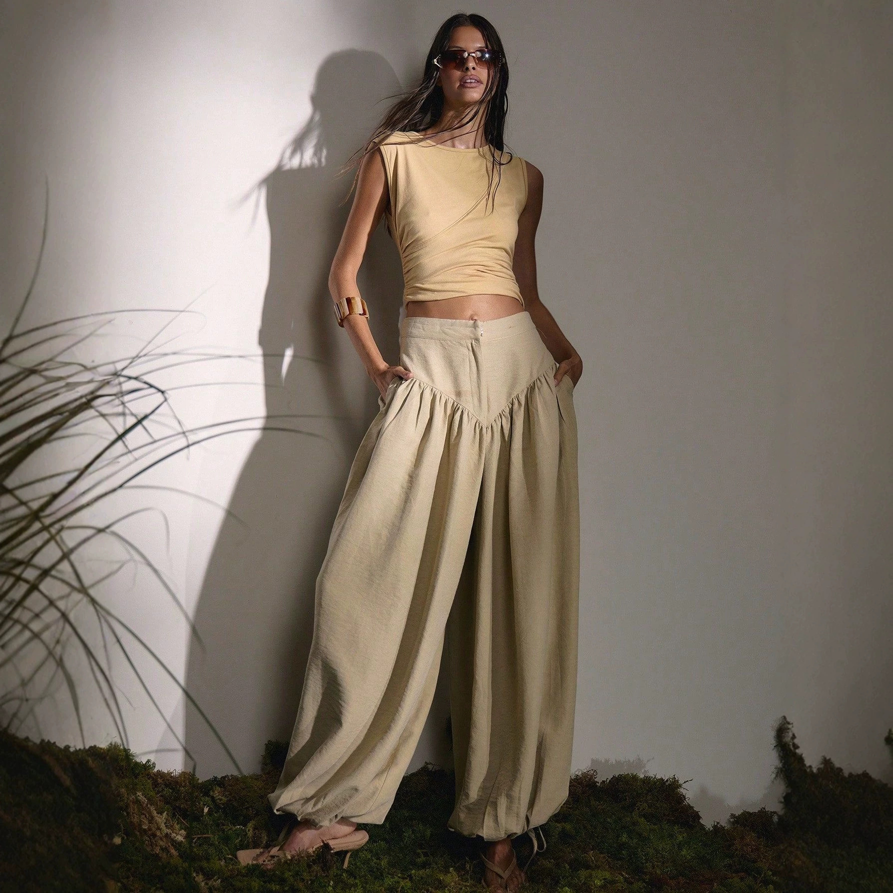 Cropped Vest And High-waisted, Loose-fitting Wide-leg Pants Set
