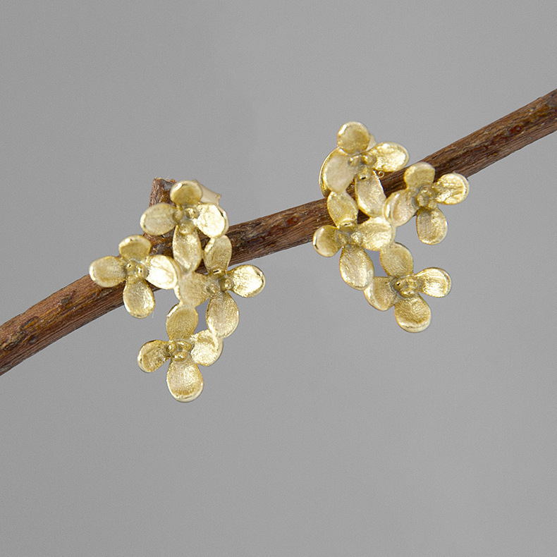 Light Luxury Gold-plated Flower Stud Earrings