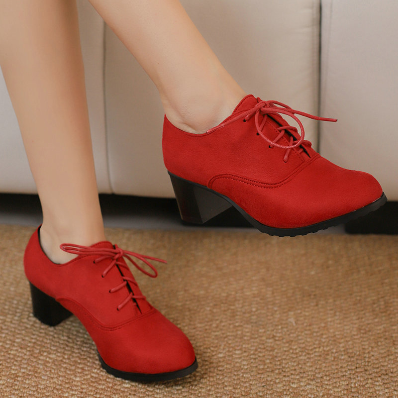 Womens Deep-v Cut Shoes With A Round Toe Chunky Heel And Matte Finish Featuring Front Lacing